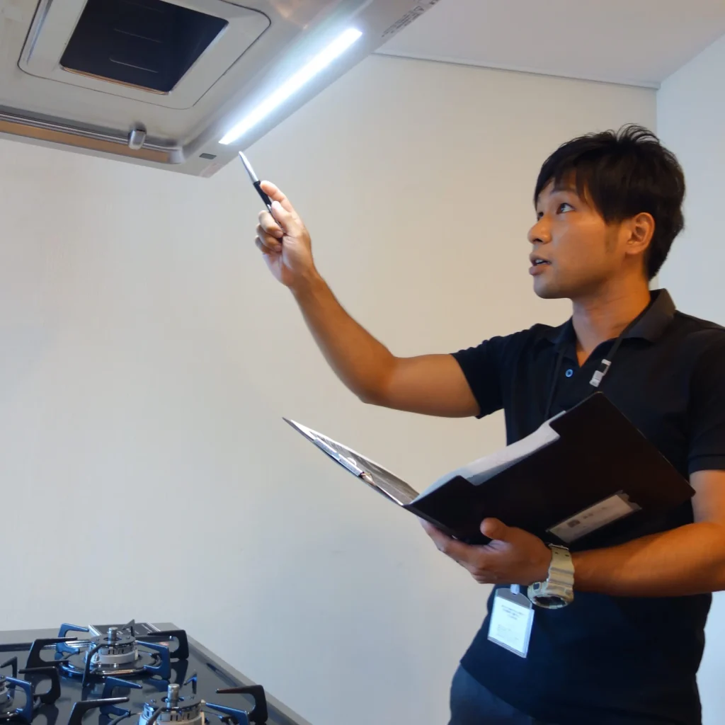 完工検査をするスタッフ